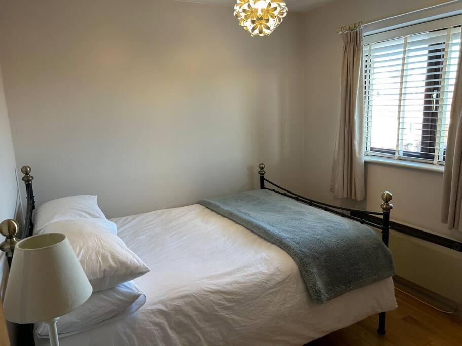 Cosy 2 Bed, Home From Home Haddenham  Екстериор снимка