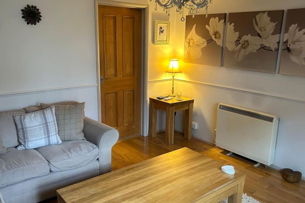 Cosy 2 Bed, Home From Home Haddenham  Екстериор снимка