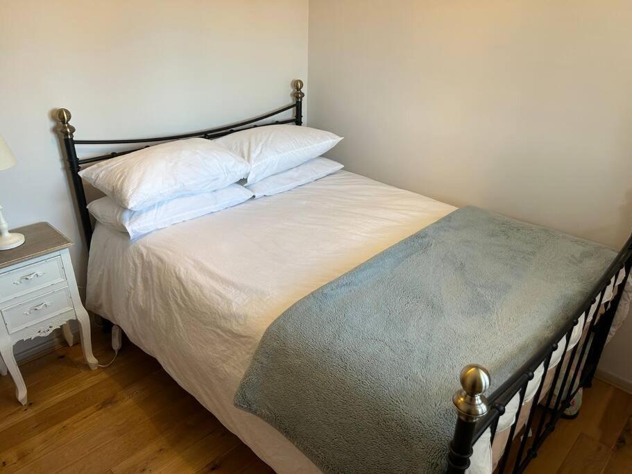 Cosy 2 Bed, Home From Home Haddenham  Екстериор снимка