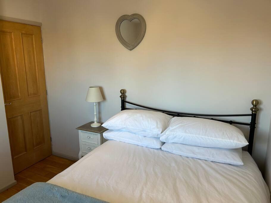 Cosy 2 Bed, Home From Home Haddenham  Екстериор снимка