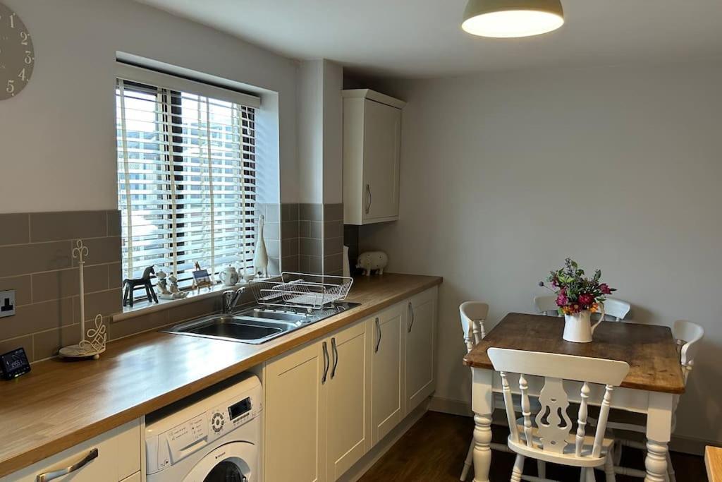 Cosy 2 Bed, Home From Home Haddenham  Екстериор снимка