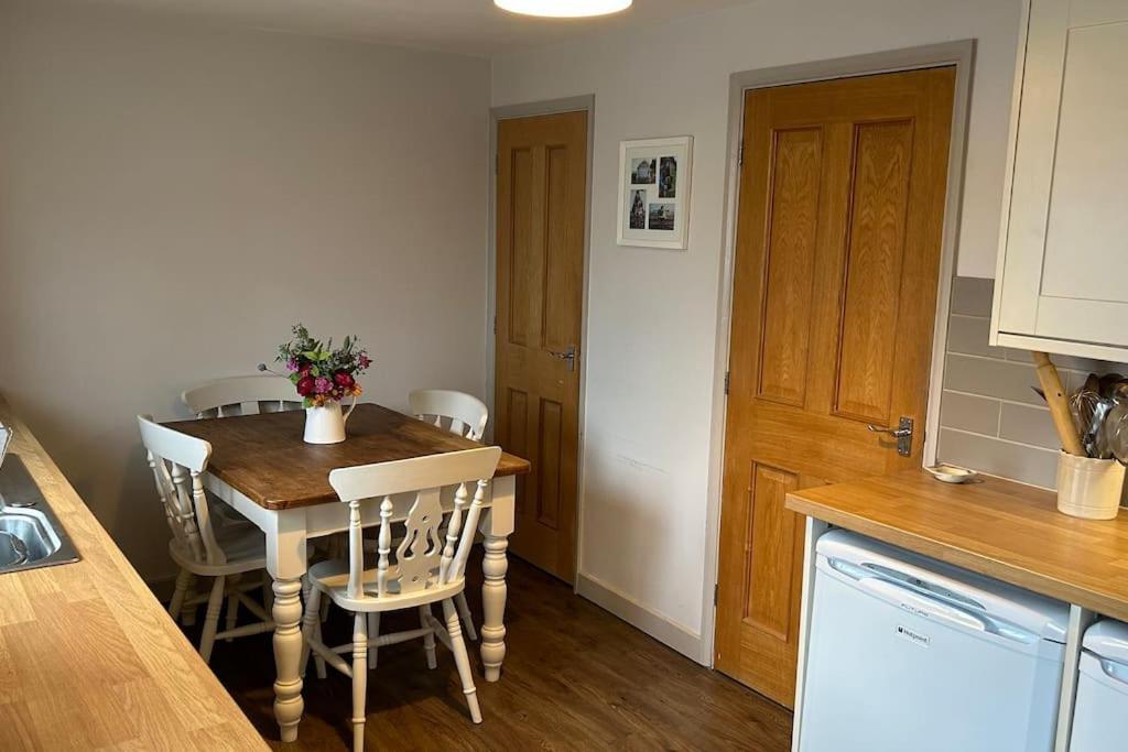 Cosy 2 Bed, Home From Home Haddenham  Екстериор снимка